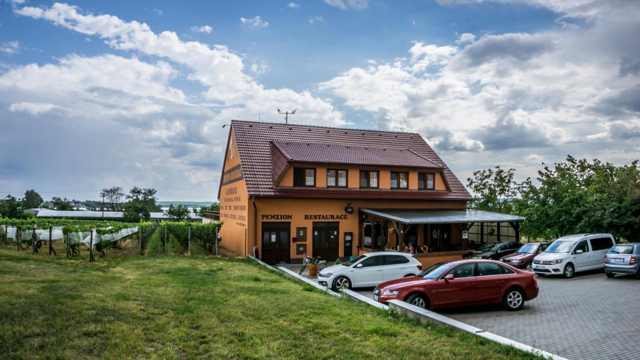 Penzion S Restauraci Na Furhaple Šakvice Εξωτερικό φωτογραφία