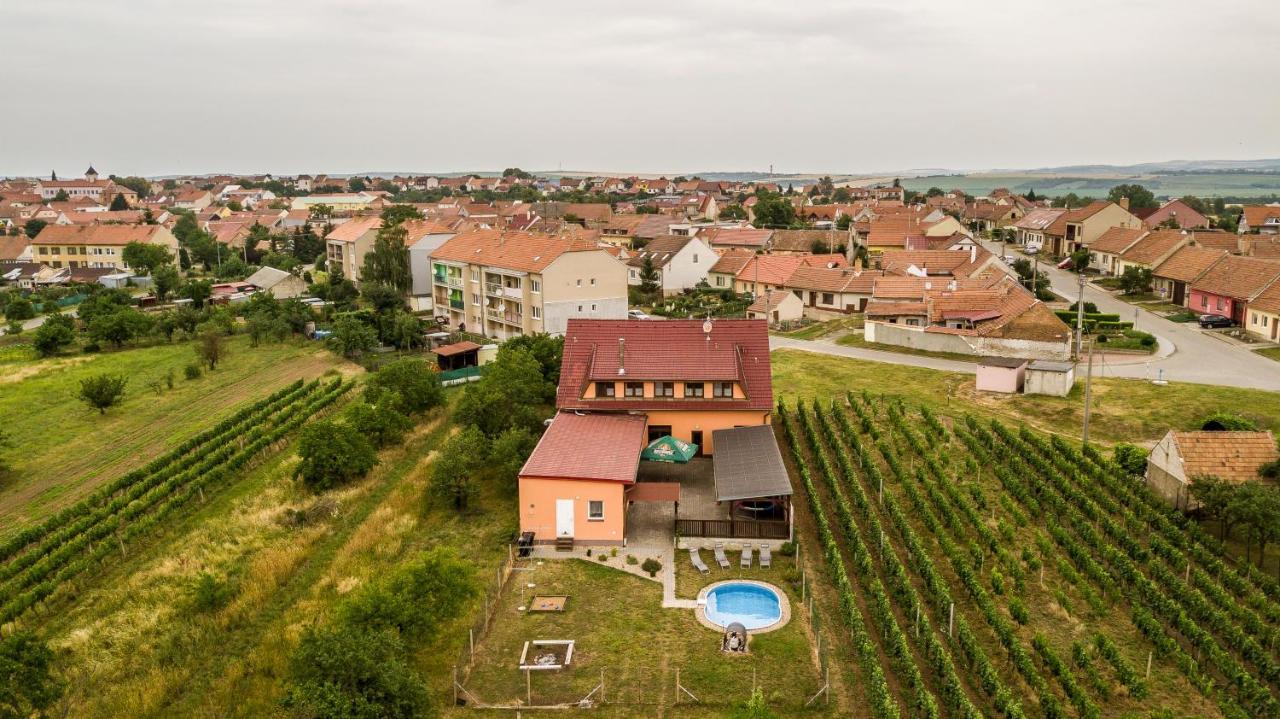 Penzion S Restauraci Na Furhaple Šakvice Εξωτερικό φωτογραφία