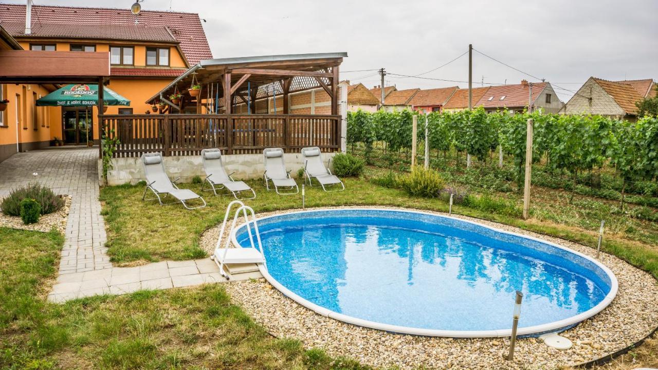 Penzion S Restauraci Na Furhaple Šakvice Εξωτερικό φωτογραφία